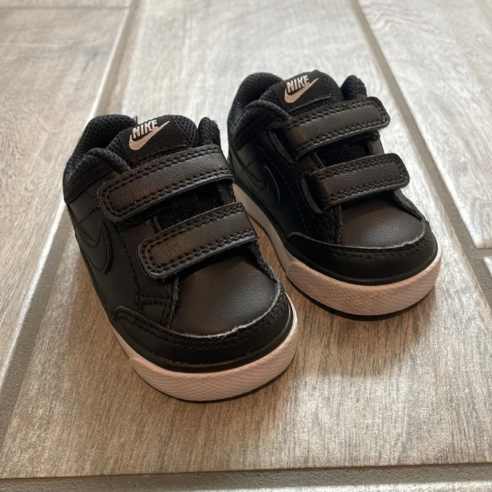 Nike Black Toddler Velcro Sneakers with White Soles